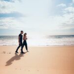 Der Bachelor 2019 Folge 3 – Andrej und Kimberley beim Strandspaziergang
