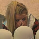 Big Brother 2020 – Jade weint verzweifelt alleine im Badezimmer