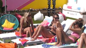 Love Island 2021 Tag 2 - Girlstalk über Livias Entscheidung
