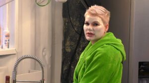 Promi Big Brother 2021 Show 13 - Melanies Schönheitspflege